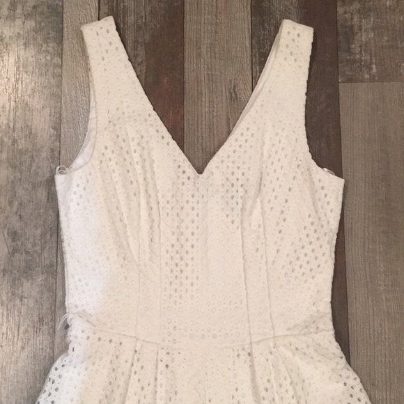 City Triangles White Romper - Picture 2 of 3